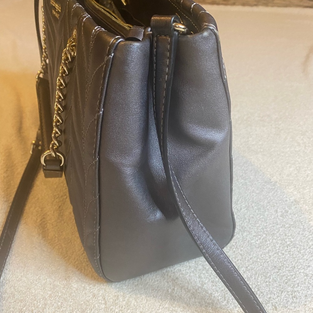 COPY - Kate Spade Silver Quilted Shoulder Bag with Gold hardware - Picture 6 of 13
